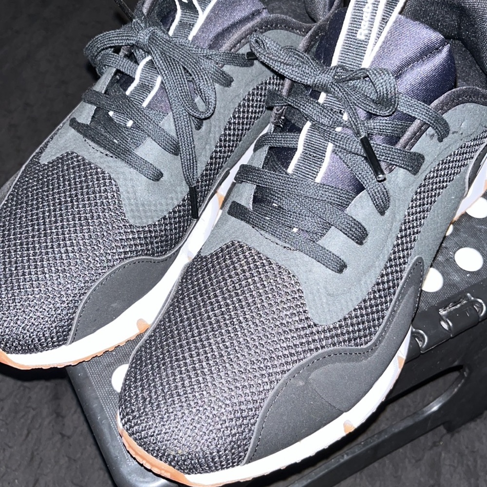 Mens Reebok sneakers - Picture 2 of 7